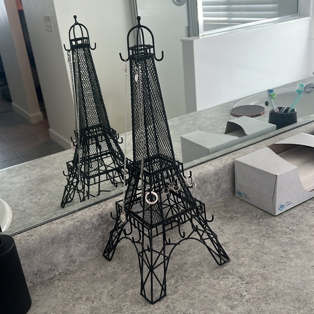 Eiffel Tower jewelry holder